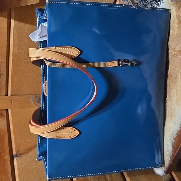 Dooney & Bourke Blue Patent Leather Tote Bag - Picture 4 of 10